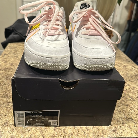 Nike Air Force 1 - Picture 6 of 6